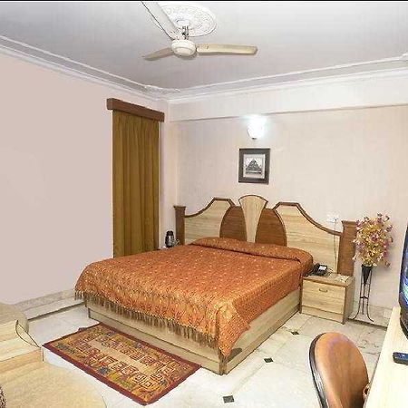Hotel Welcome Palace Delhi  Exterior photo